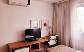 MELHOR LOCALIZAÇÃO NA BARRA DA TIJUCA- Apartamento com Ar, wifi, microondas